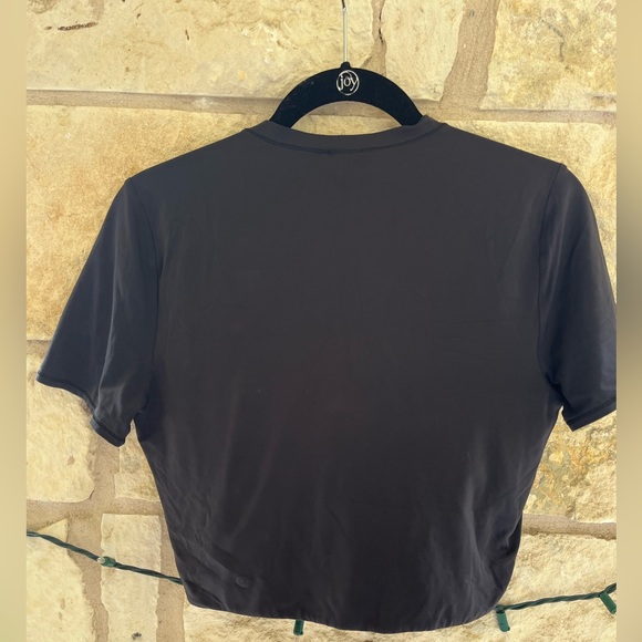 Lululemon stretch crop tee - Picture 4 of 5